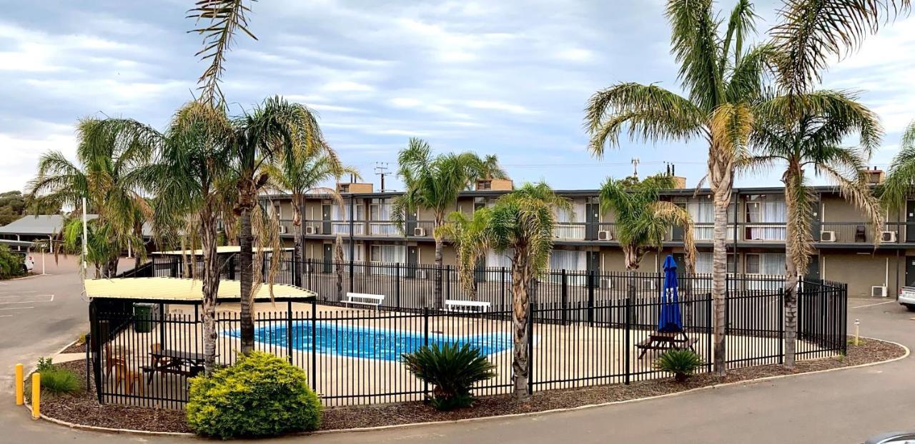 Westland Hotel Motel Whyalla Exterior photo